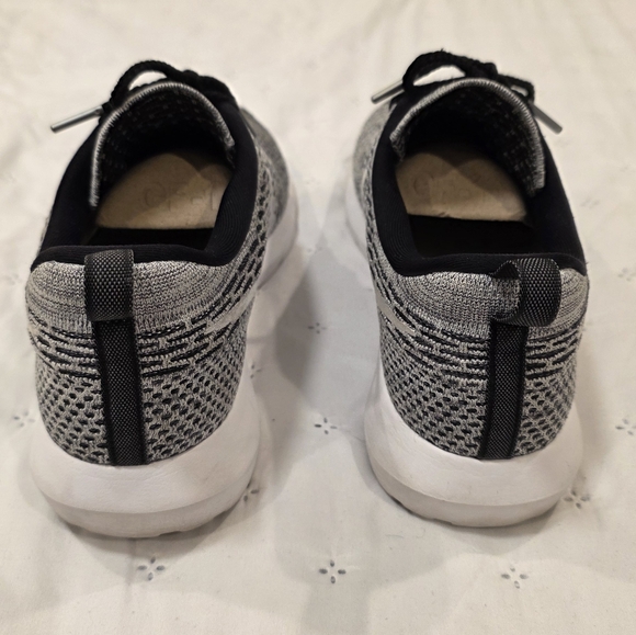 Nike Roche Run Shoes - Picture 4 of 6